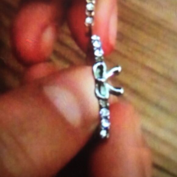 🎉1 hr sale🎉Diamond bow ring 🖐🏻 - Picture 2 of 3